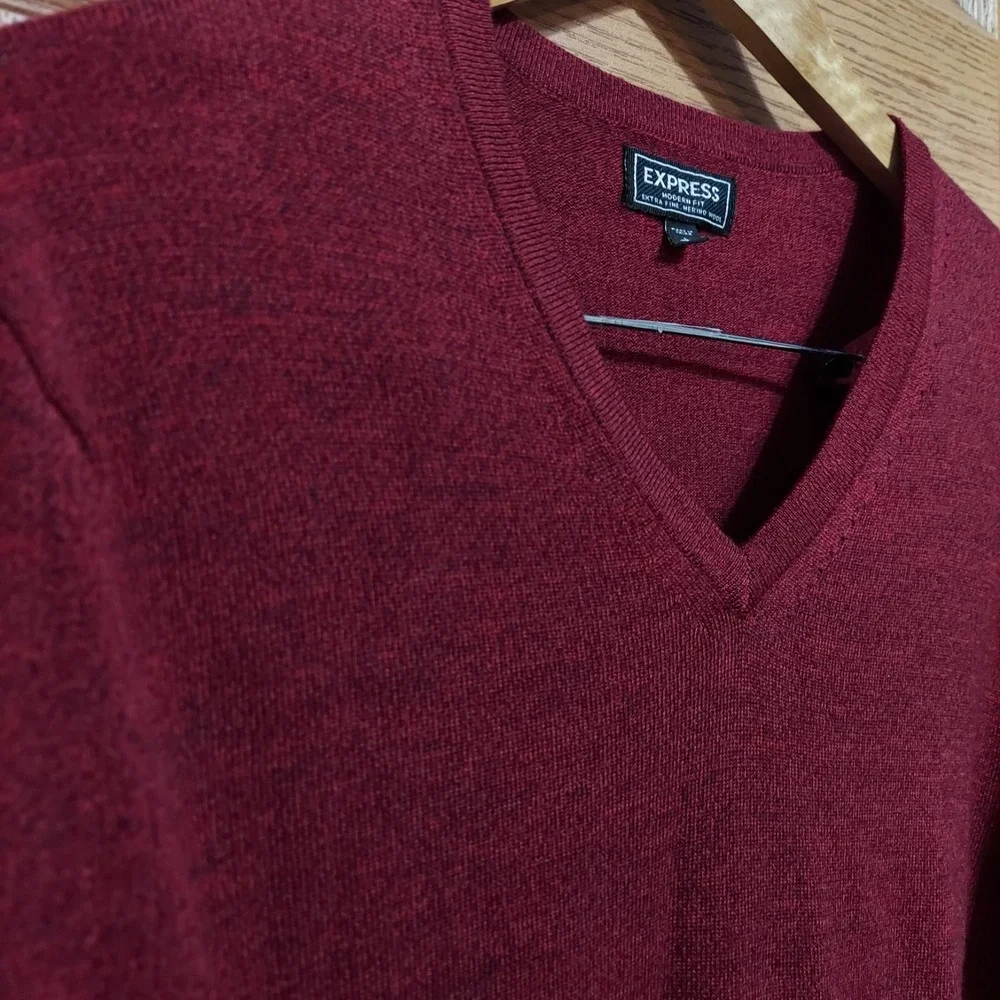 Express Men's Large Extra‎ Fine Merino Wool Modern Fit V-Neck Sweater Red